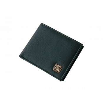 ※代引き不可 同梱不可※北海道、沖縄、離島送料は別途お見積り。※手配完了後は、ご注文キャンセルを承る事が出来ません。指定日可能の表示以外の商品はご指定日不可です。メーカーより取り寄せ商品のため、在庫状況によっては欠品・廃盤の可能性があります。あらかじめご了承ください。お色はグリーンです。ベラ付きです。※印刷の都合上、また、お使いのパソコン、モニター、プリンタ機器等により、商品の色合い、素材等は実物と若干異なる場合がございます。※写真の大小と実際の商品の大きさは異なる場合がございますのでサイズをご確認ください。※諸般の都合により、仕様や色の変更、生産中止を予告なく行う場合がございます。サイズ約H9×W11×D3cm個装サイズ：9×11×3cm重量個装重量：300g素材・材質天然皮革仕様【内側収納】カードポケット×9札入×2フリーポケット×4かぶせ小銭入れ×1生産国インド・広告文責（有限会社パルス・048-551-7965）fk094igrjs