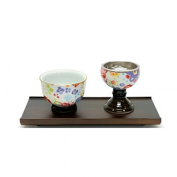 ※代引き不可 同梱不可※北海道、沖縄、離島送料は別途お見積り。※手配完了後は、ご注文キャンセルを承る事が出来ません。指定日可能の表示以外の商品はご指定日不可です。メーカーより取り寄せ商品のため、在庫状況によっては欠品・廃盤の可能性があります。あらかじめご了承ください。有田焼の友禅(YUZEN)仏器・茶湯器に薄型の仏器膳を加えた3点セット。仏器にはステンレスおとし付きです。サイズ茶湯器:φ60×H45mm、仏器:φ50×H60mm、薄型天目:W170×D70×H20mm個装サイズ：95×32×32cm重量個装重量：800g素材・材質茶湯器:磁器仏器:磁器・ステンレス薄型天目:フェノール仕様【表面加工】茶湯器・仏器:釉薬薄型天目:ウレタンセット内容有田焼友禅茶湯器、有田焼友禅仏器、薄型天目×各1生産国日本・広告文責（有限会社パルス・048-551-7965）fk094igrjs
