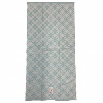※代引き不可 同梱不可※北海道、沖縄、離島送料は別途お見積り。※手配完了後は、ご注文キャンセルを承る事が出来ません。指定日可能の表示以外の商品はご指定日不可です。メーカーより取り寄せ商品のため、在庫状況によっては欠品・廃盤の可能性があります。あらかじめご了承ください。幾何学模様のお花柄が特徴のタオルです。【無撚糸】撚(よ)りのほとんどない糸のことをいいます。通常糸は綿の繊維を撚り合わせてできており、撚る回数で糸の質感や耐久性が決まってきます。無撚糸はその名の通り「撚りのかかっていない糸」なので綿本来のふっくらやわらかな風合いと、繊維と繊維の間に空気を含むので、抜群の吸水性と保湿性が特徴です。※洗濯ネットのご使用をおすすめします。※商品の特性上、色落ちや毛羽落ちしますので他のものと別にお洗い下さい。※塩素系漂白剤は使用しないで下さい。※柔軟剤をご使用になられますと、吸水性が悪くなりパイル糸が抜けやすくなるので、ご使用はお避け下さい。※洗濯後は放置することなく、すぐに干して下さい。※色・柄ものは摩擦などにより色移りすることがあります。サイズ約60×120×0.2cm個装サイズ：30×22×4cm重量個装重量：234g素材・材質綿100%生産国中国・広告文責（有限会社パルス・048-551-7965）fk094igrjs