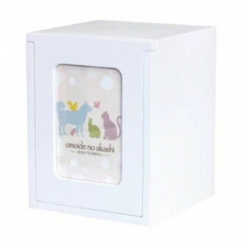 ※代引き不可 同梱不可※北海道、沖縄、離島送料は別途お見積り。※手配完了後は、ご注文キャンセルを承る事が出来ません。指定日可能の表示以外の商品はご指定日不可です。メーカーより取り寄せ商品のため、在庫状況によっては欠品・廃盤の可能性があります。あらかじめご了承ください。2〜4寸までの骨壺が収納可能の手元供養BOXです。写真が入るフレーム、仏具を置いて使える台座付き。インテリアにも良く合います。サイズW15×H19×D15cm(収納内寸:W13.2×H17.2×D13.2cm、ステージ・棚板:W13×H0.9×D12.7cm、フォトフレーム:W9×H13.1cm)個装サイズ：19×19×23cm重量個装重量：1000g素材・材質MDF(ラッカー塗装)、PET、合金生産国中国・広告文責（有限会社パルス・048-551-7965）fk094igrjs