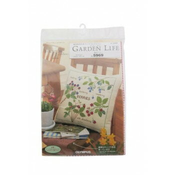 オリムパス ししゅうキット　5969　クッションカバー　庭のベリー　【お寄せ品、返品キャンセル不可。..