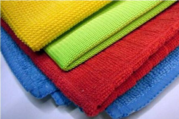 大感謝価格 マイクロファイバークロス 4色×3セット 直送品。代引・・同梱・返品・キャンセル・割引不可 洗剤など使わずにきれいに汚れを落とす