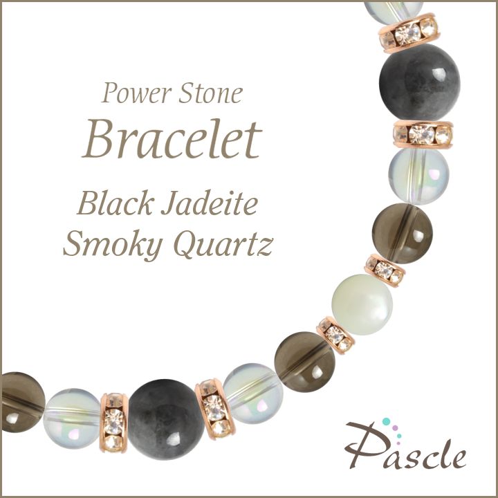 Black Jade / Smoky Quartz黒翡翠・スモーキークォーツ レディース誕生石ブレスレットパスクルでは、たくさんの種類のストーンを使用して、様々なデザインブレスレットを作成しています。天然石は流通している種類だけでも数百種類ですので、それらを組み合わせたデザインのバリエーションは無限大です。こちらは、細身の女性らしいデザインに、黒翡翠をメインストーンとして、そしてサブストーンにスモーキークォーツを組み合わせました。※Pascleでは素材の品質にもこだわって製作しております。Black Jade黒翡翠黒翡翠（英名：Black Jade）は、5月の誕生石で、高級感のある黒色が特徴です。流通量が少ない天然石ですが、当店では、なるべく黒色の濃い粒をご用意しております。落ち着いたカラーのストーンと組み合わせると色合いの相性も良いです。デュモルチェライトやマラカイト、ジャスパー系との組み合わせもおすすめです。粒サイズ：8mm(±0.5mm)穴サイズ：0.8mm以上産地：ミャンマー（ビルマ）品質：購入時期によって、黒色の濃さ・模様が異なる場合がございます。Smoky Quartzスモーキークォーツスモーキークォーツ（和名：煙水晶/けむりすいしょう）は、落ち着いたスモーキーブラウンで、どこか頼もしい印象を受けます。当店では、深みのあるブランカラーで透明感がしっかりとあり、内傷等も見られない高品質なスモーキークォーツをご用意しております。 粒サイズ：6mm(±0.5mm)穴サイズ：0.8mm以上産地：ブラジル品質：茶色の濃さは、粒ごとに個体差がございます。Rainbow Quartzレインボークォーツレインボークォーツは、シャボン玉のような美しい輝きを持ったパワーストーンです。アクアオーラと同様に水晶を特殊な工程で加工して作られており、長くこの美しさが保たれます。他のクォーツ系など透明感のあるストーンと色合いの相性が良いです。本水晶はもちろん、アメジスト、フローライト、他のオーラ形ストーンなどとの組み合わせがおすすめです。粒サイズ：6mm(±0.5mm)穴サイズ：0.8mm以上産地：ブラジル(加工アメリカ)品質：写真のように、全粒にオーラ模様が見られます。Mother of Pearlマザーオブパールマザーオブパール（和名：真珠母貝/しんじゅぼかい）は、オフホワイトが可愛らしく、定番人気のパワーストーンです。当店では、ツヤ感があり、凹凸のほとんど見られない高品質なマザーオブパールを厳選してご用意しております。定番人気のカラーですので、水晶やパールを始め、ラベンダーアメジスト、ローズクォーツなど様々なカラーストーンと組み合わせられます。特に優しい色合いのストーンとの組み合わせがおすすめです。粒サイズ：6mm(±0.5mm)穴サイズ：0.8mm以上品質：粒ごとに写真のような貝殻模様が見られます。Size選べるサイズバリエーションSサイズ　内周14cm〜14.5cmMサイズ　内周15cm〜15.5cmLサイズ　内周16cm〜16.5cmLLサイズ　内周17cm〜17.5cmサイズにより、石の配置・数量が異なります。 なるべく現物に近いカラーで撮影するように心がけておりますが、ご利用の端末、ディスプレイによって実物と若干異なる場合がありますので、予めご了承ください。腕のサイズの測り方はこちらcomponent使用しているパワーストーン黒翡翠 8mmスモーキークォーツ 6mmレインボークォーツ 6mmマザーオブパール 6mmHandmade1品1品、心を込めたハンドメイドパスクルのアクセサリーは、ご注文をいただいてからスタッフが、一つずつ心を込めてお作りしております。午前中までのご注文は、当日制作し、発送いたします。「子どものために●cmでつくってほしい」「この石を●●に差し替えてほしい」など、どのようなご要望でもできる限り対応いたします。Rubber String選べるゴム紐の種類アンタロンゴム（標準仕様）当店のブレスレットは、全品こちらの「アンタロンゴム（伸縮性あり）」を使用しております。耐久性も高く、透明の紐なので高級感があり石の美しさを引き立てます。オペロンゴム（オプション：無料）こちらは繊維状になったタイプの「オペロンゴム（伸縮性あり）」です。商品にあわせて2重、または4重で結びますので、いきなり切れてしまう心配はありません。BOX Wrappingジュエリーボックスジュエリーボックス、ショッピングバッグ（紙袋）ブレスレット専用のジュエリーボックスに入れて、リボン（ホワイト）を掛けた状態でお届けいたします。1注文ごとに、ショッピングバッグ1枚お届けいたします。※ショッピングバッグが付属する商品を2個以上のご注文の場合、通常の付属枚数は1枚です。2枚以上ご入用の場合は、備考欄にご記載ください。大切な人への特別な贈り物に。天然石のチャームがつく特別なラッピングでお届けします。※使用する石やサイズはランダムです。チャームは販売商品ではございません。料金：800円（税込）カラー・ホワイト×ピンクベージュ・ブラウン×ゴールドgreetingcard想いを伝えるグリーティングカード封筒入りのグリーティングカードをご用意しています。大切な人への贈りものに、メッセージを添えませんか？料金：350円（税込）カラー：ホワイト／ブラウン※イベントシーズンには限定カードもお選びいただけます※メッセージの印字も可能です（最大15字×5行）ご希望の場合はカートページの備考欄にご入力ください。Guarantee充実の保証パスクルはパワーストーンの通販専門ショップです。お客様に安心してご提供するために、充実した保証を提供いたします。30日間メンテナンス無料こちらの商品は到着から30日間のメンテナンス（サイズ調整・修理）を無料で承っております。（メンテナンスサービスのご利用にはパスクル会員登録が必要です。）「サイズを調整したい」「一部の石を交換したい」「ゴムが切れてしまった」どうぞお気軽にご相談ください。※追加ストーンの代金や往復に必要な送料は、お客様のご負担になります。※到着から30日以降も有償にてメンテナンス承ります。返品・交換対応いたします商品到着後、1週間以内にご連絡ください。返品・交換を承ります。以下は返品対象外となりますのでご注意ください。・お届けから8日以上が経過した商品・タグを切り取られた商品