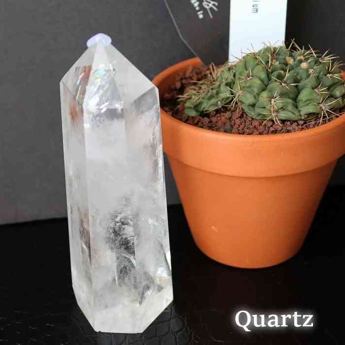 水晶 ポイント 虹入り 六角柱 天然石 浄化 置物 パワーストーン 虹 No.1