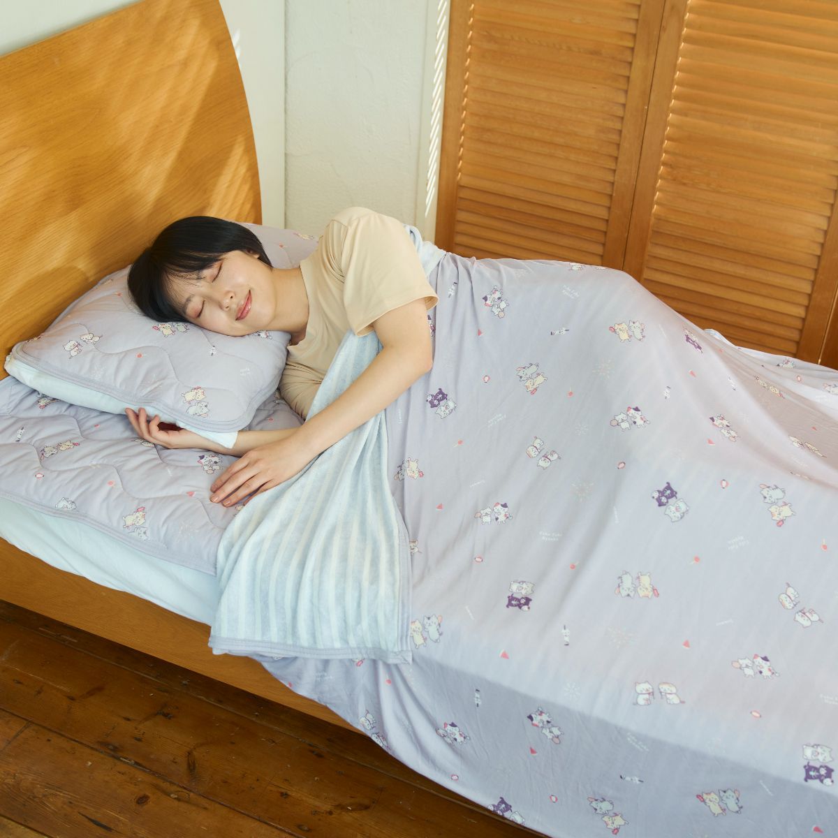 接触冷感 サマーケット LLサイズ 140×200 シングルサイズ 冷感 ひんやり ブランケット ひざかけ リバーシブル 縁日柄 夏用 お昼寝 肌掛け タオルケット 冷房対策 パープル ネイビー ねこ かわいい　キャラクター　ふくふくにゃんこ ハピンズ passportweb-10007577 Fuku Fuku Nyanko online shop サンプル画像2