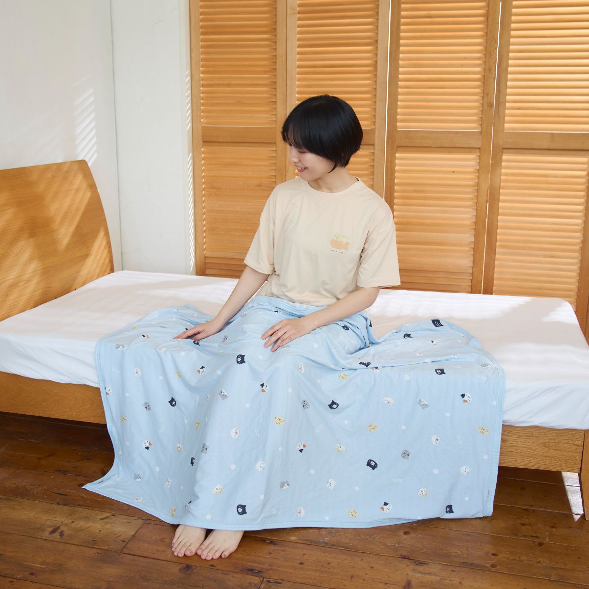 Rakuten - 接触冷感 サマーケットL コットン 100×140 冷感 ひんやり ブランケット ひざかけ 夏用 お昼寝 肌掛け タオルケット 冷房対策 かわいい ねこ キャラクター ふくふくにゃんこ ハピンズ
