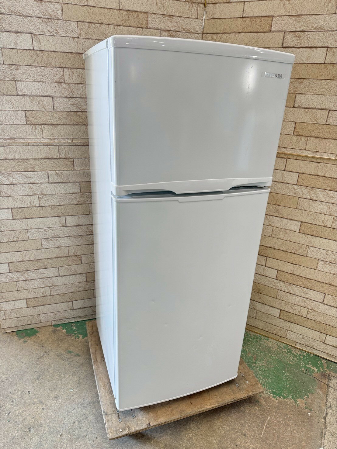 【中古】アイリスオーヤマノンフロン冷凍冷蔵庫 118L 2022年製 IRSD-12B-W 新生活 新婚 同棲 リサイクル リユース 格安 ふるさと納税 民泊 クリーニング済み 設置費込み