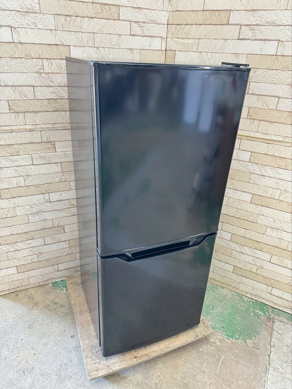 【中古】山善 ノンフロン冷凍冷蔵庫 106L 2024年製 YFR-D111(B) 新生活 新婚 同棲 リサイクル リユース 格安 ふるさと納税 民泊 クリーニング済み 設置費込み