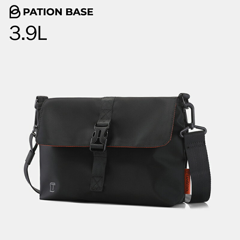 商品説明 Everyday Shoulder Bag - 3.9Lは、シンプルで実用的なデザインが特徴の、あなたの日常をサポートする理想的なショルダーバッグです。このバッグは、オーソドックスな形状、広々とした3.9リットルの容量、そして収納性の高い内部仕切りと身体側の外ポケットを備えています。どんな日でも、あなたの必需品を整理整頓して持ち運びたいときに頼りになるパートナーです。 特徴: オーソドックスなデザイン: シンプルでクラシックな外観は、さまざまなスタイルに合わせやすく、カジュアルからビジネスまで幅広い場面で活躍します。 3.9リットルの容量: 広々とした容量は、スマートフォン、財布、キーケース、タブレット、書類など、日常の必需品を収納するのに十分なスペースを提供します。 収納性: 内部仕切りは、荷物を整理整頓しやすく、小物や貴重品を安全に収納できます。絶妙なポケットとコンパートメントが、あなたの荷物を整理して整頓します。 アクセスしやすい外ポケット: 身体側の外ポケットは、すばやくアクセスできるので、スマートフォン、キーケース、またはその他の頻繁に使うアイテムを瞬時に取り出せます。 快適な持ち運び: 調整可能なショルダーストラップは、快適なフィット感を提供し、長時間の使用でも肩への負担を軽減します。 Everyday Shoulder Bag - 3.9Lは、日常のあらゆる状況で機能的でスタイリッシュな選択肢です。快適性、収納性、そしてアクセスのしやすさを備えたこのショルダーバッグは、あなたの生活を便利にし、持ち運びの負担を軽減します。どんなシーンでも、このバッグがあなたのサポートとなります。 　 関連キーワード 大容量 ショルダーバッグ リュック レディース メンズ 大容量 通学 女子 バッグ 鞄 黒 Black バックパック おしゃれ レディース メンズ バックパック リュック 大容量 防水 撥水 軽量 　　