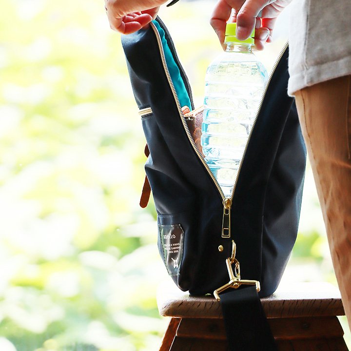 バッグ ボディバッグ ショルダーバッグ 斜め掛け ポリエステル キャンバス コの字型 ジップ 左右 背負える 容量3L 一泊旅行 カジュアル 40代 50代 【正規品】 anello [アネロ]