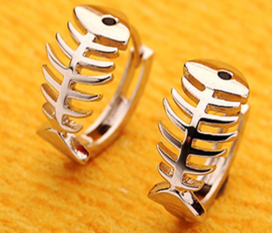【送料無料】魚の骨フープピアス　フープピアス18g　おもしろピアス　面白ピアス　フープピアス小さめ　フープピアス小さい　小ぶりフープピアス　フープピアス　かわいい　動物ピアス　ピアス　アニマルのサムネイル