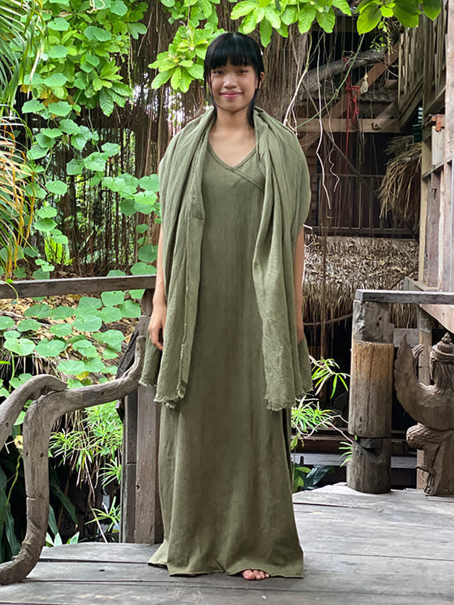 フェスやキャンプにも持っていきたいヘンプ100 の草木染め大判ショール Asana Hemp100 ガーゼ ショール 草木染め 麻 ヘンプ100 ストール 藍染 無地 マフラー エスニック アジアンファッション レディース 全品送料0円 メンズ リゾートコーデ