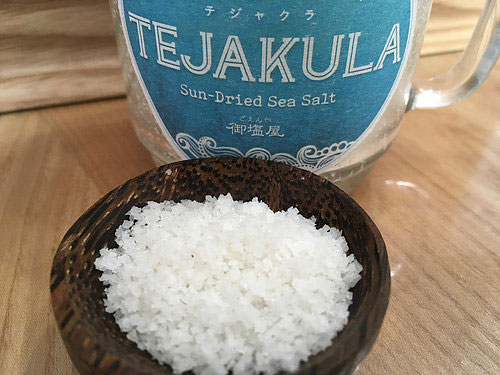 パヤカ楽天市場店のバリ島の完全天日塩 TEJAKULA ＜あらじお　マグカップ入り160g＞ 天然海塩　クリスタルソルト　無添加｜アングル2