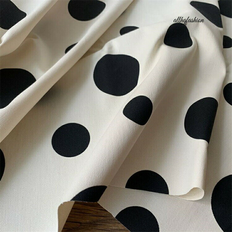 Rakuten - 【20%OFFスーパーセール】生地 幅150cm 0.5m売り 手芸 布 綿 手作り トマト 可愛い刺繍 綿麻 コットン ファブリック 130x50cm 布地 繊細 バッグ ワンピース