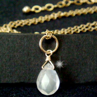 ムーンストーンのネックレス（ペンダント）スリランカ産【楽ギフ_包装】(6月 ムーンストーン アクセサリー アクセ 誕生日 プレゼント 女性 レディース 女の子 ギフト かわいい 可愛い 結婚式 パーティー 夏のおしゃれ 華奢 喜ばれる 贈り物)のサムネイル