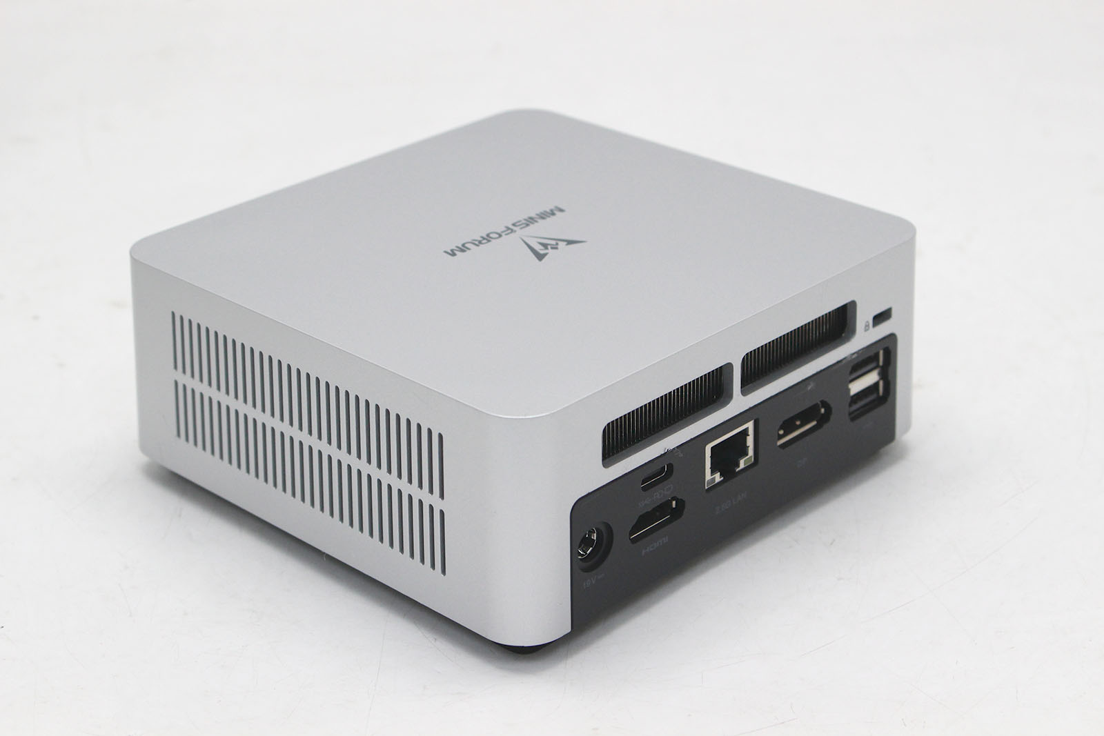 送料無料 あす楽対応 即日発送 中古美品 MINISFORUM UN1270 / Windows11/ 14コア 卓越性能 第12世代Core i7-12700H/ 16GB/ 爆速NVMe式256GB-SSD/ 無線Wi-Fi6/ Office付/ Win11【デスクトップ 中古パソコン 中古PC】（Windows10も対応可能/ Win10）