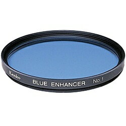 フィルター 72mm No.1 ブルーエンハンサー ブルーエンハンサーNo.1は、青色の彩度を高め、鮮やかな青色を表現。自然な色調で青い空と海を表現します。PLフィルターでは、逆光側の空を青くできませんが、ブルーエンハンサーでは、青を表現できるので便利です。カラーリバーサルフィルム用に開発されていますが、デジタルカメラでも使用できます。