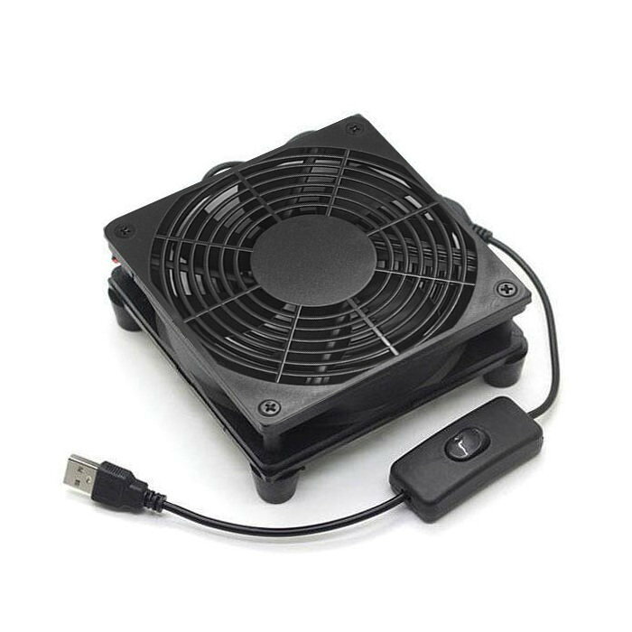 商品番号 B0031 サイズ 約 120 (W) x 120 (H) x 42 (D) mm ※脚部含む ファン 12 cm x 1 速度 1800rpm 風量 56CFM 電源 USB-A 重さ 約 167.0 g カラー ブラック 付属品 スイッチケーブル 注意事項 ※簡易梱包で日本国内から発送。 ※説明書・保証書はございません。 ※使用方法のサポートは行っていません。 ※免責事項は会社概要をご参照ください。 ※お電話での対応は致しません。 ※問い合わせはフォーム経由のみで受付USB 12cm シングルファンファン USBファン 12cm x1 ・12cm ファン PC 用の USBファン ・ノートPCやタブレットなどの冷却に便利 ・冷やし過ぎないので温度差による結露の心配不要 ・ファンのみなので PC スタンド・タブレットスタンドとも併用可 ・別売の USBヘッダ変換を活用すれば PC 内部にも利用可能 ※3個まで同一送料で同梱可能 ※複数購入の場合、送料は注文確認後確定します。注文確認にお送りするメールにてご確認下さい。 ※注文時に選択頂いた配送方法での発送となりますが、送料無料となる場合は当社指定便での発送となります。 商品番号 B0028 サイズ 約 120 (W) x 120 (H) x 42 (D) mm ※脚部含む ファン 12 cm x 1 速度 1800rpm 風量 56CFM 電源 USB-A 重さ 約 167.0 g カラー ブラック 付属品 スイッチケーブル 注意事項 ※簡易梱包で日本国内から発送。 ※説明書・保証書はございません。 ※使用方法のサポートは行っていません。 ※返品は使用前のみ対応。 ※免責事項は会社概要をご参照ください。 ※お電話での対応は致しません。 ※問い合わせはフォーム経由のみで受付