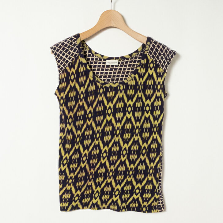 商品情報状態B 目立つような大きなダメージ汚れ等はございません。採寸データ表記サイズ：extra small肩幅：40.5cm 身幅：37.5cm 着丈：47cm袖丈：-cm付属品中古品になりますので、元々のデザインに関して分かり兼ねる商品もございます。付属品の有無に関しては、写真に載せているものが全てになりますので、詳細に関しては画像にてご確認ください。状態ランク一覧S 新品・未使用 タグ付きの新品未使用品です。A 未使用に近い あまり使用感の感じられないお品物です。B 目立った傷や汚れなし 多少の使用感はありますが、目立ったダメージ等の見受けられないお品物です。C やや傷や汚れあり 小さなダメージや汚れがあります。詳細は状態欄をご確認ください。D 傷やよごれあり ダメージや汚れがあります。詳細は状態欄をご確認ください。