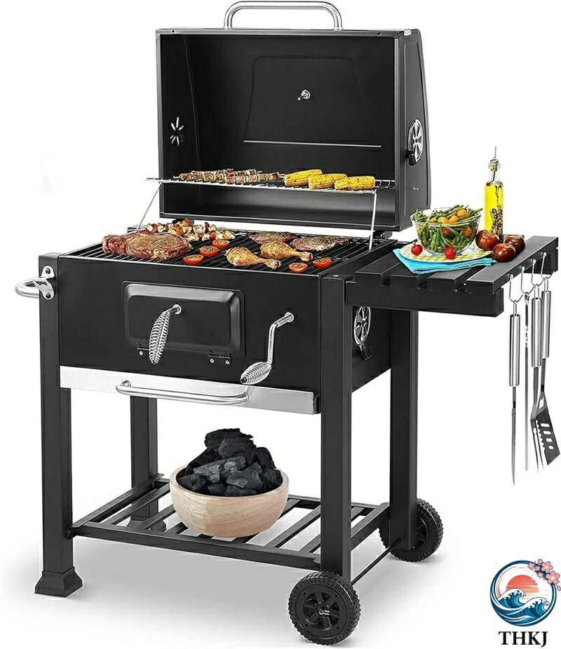 ? 広い収納スペース: 下のラックにフードと木炭を置いて、調理やグリルに十分なスペースを確保できます。 グリルの移動に便利な2つの大きなホイールが付いています。1. 防錆コーティング 2. 厚鋼 3. 防錆コーティング ? 多機能：煮込み串...