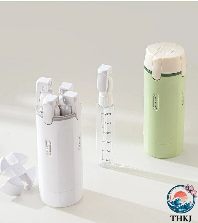 商品情報商品名旅行用詰め替えボトル4in1商品説明旅行用詰め替えボトル4in1は、旅行や出張、ジム、プールでの使用に最適な分装容器です。この製品は化粧水やボディソープなどの液体を効率的に収納でき、目盛り付きで量の管理も簡単です。プッシュ式吐出と折り畳みポンプにより、使いやすさが向上しています。ABSとPET素材を使用し、耐久性と軽量性を兼ね備えています。グリーンとグレーの2色から選べ、漏れ防止設計で安心して持ち運べます。分解可能で洗浄も簡単です。素材ABS,PETカラーグリーングレー容量40ml*4商品情報商品名旅行用詰め替えボトル4in1商品説明旅行用詰め替えボトル4in1は、旅行や出張、ジム、プールでの使用に最適な分装容器です。この製品は化粧水やボディソープなどの液体を効率的に収納でき、目盛り付きで量の管理も簡単です。プッシュ式吐出と折り畳みポンプにより、使いやすさが向上しています。ABSとPET素材を使用し、耐久性と軽量性を兼ね備えています。グリーンとグレーの2色から選べ、漏れ防止設計で安心して持ち運べます。分解可能で洗浄も簡単です。素材ABS,PETカラーグリーングレー容量40ml*4