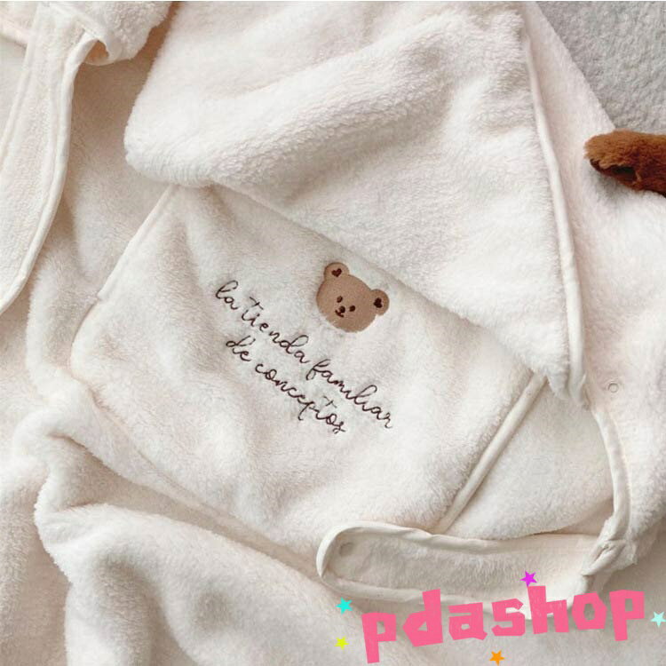 PDA shopの【全品5%ポイント】抱っこ紐 ケープ ベビーカー 3way ふわふわ ボアフリース ブランケット 毛布 防寒 フード付き ポケット付き 足元まですっぽり 新生児｜アングル3