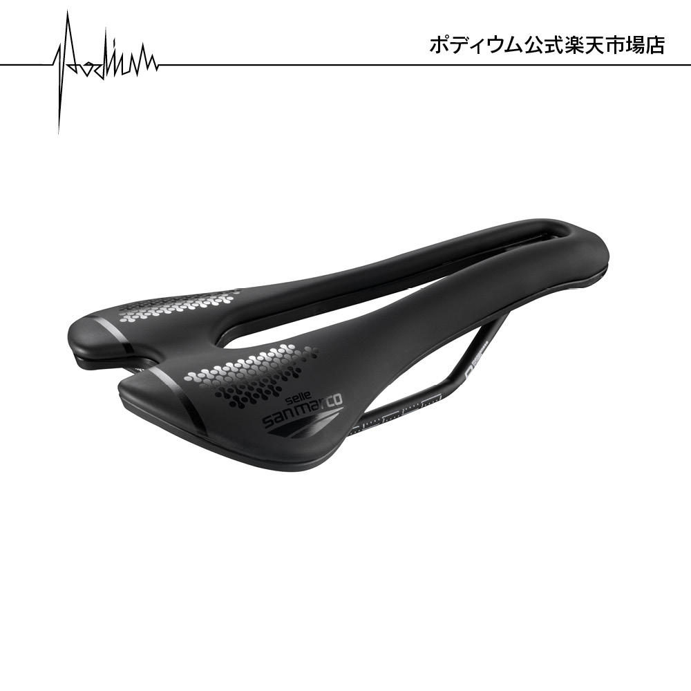 アスピデショート オープンフィット ダイナミック ナロー コード：911MN401 カラー：ブラック サイズ：NARROW S3　W 139 x L 250 mm 重量：215グラム カバー：シルクフィール パッディング：プルフォーム シェル：カーボンファイバー補強 レール：マンガネーゼø 7mm シルクソフトタッチ表面仕上げ、異なる弾性の素材を組み合わせました。防水性と耐摩耗性を備えています。洗いやすく、清潔な状態を保ちます。 プルフォーム 様々な厚みがある低密度のフォームで、長距離でもクッション性を失わずペダリング中の骨盤の動きを支え、快適で理想的なサポートをお約束します。 カーボンファイバー補強 カーボンファイバーで強化された高性能ナイロンは、可変的な厚さ、リブおよびブリッジによる補強で、シェルの重量に影響を与えることなく、構造と耐久性の工夫により剛性を高めます。 ダイナミック – マンガネーゼ ハイテク中空クロモリーレール(外径 7ミリ – 内径 4ミリ) + 外部塗装、すぐれた軽量性と耐久性。