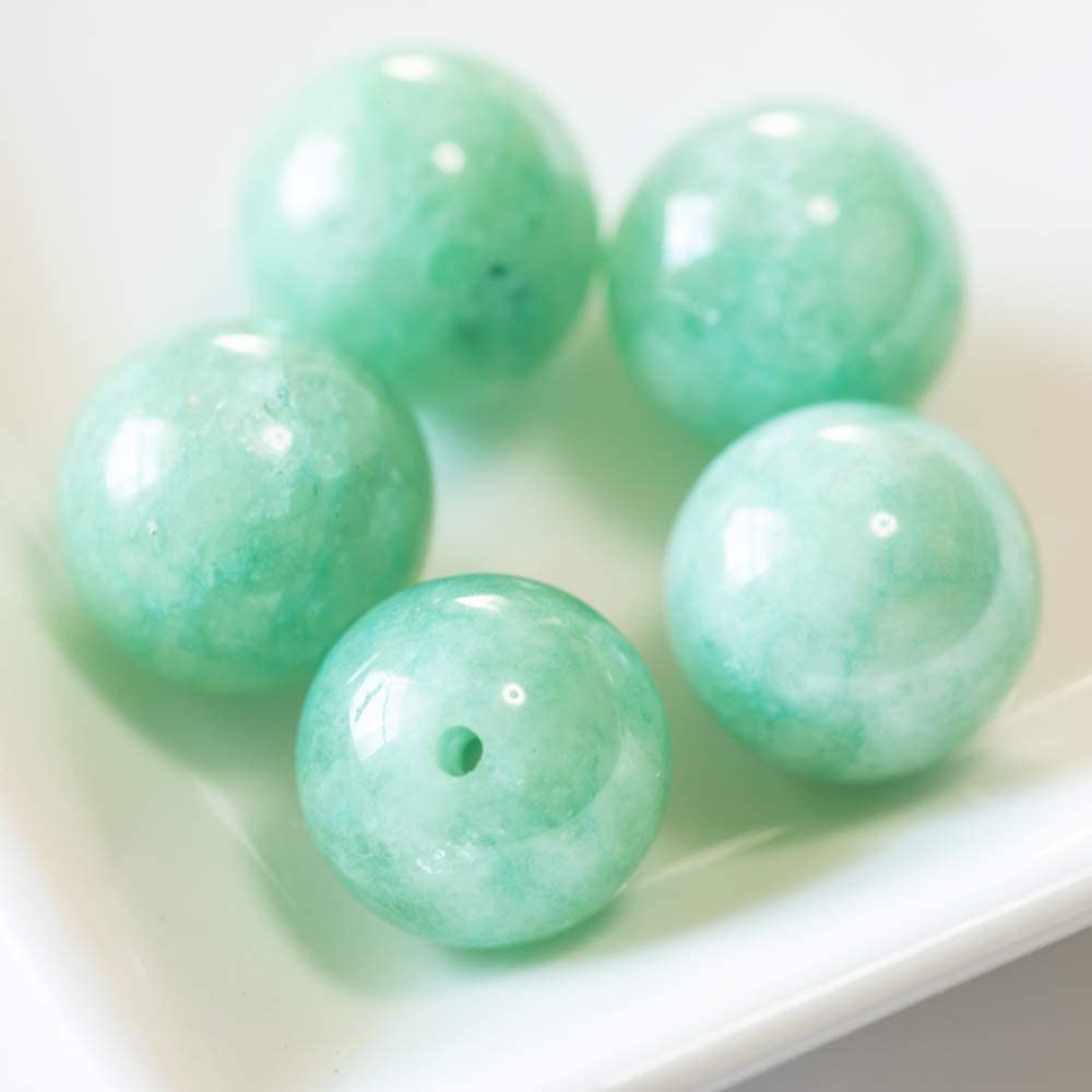 【国内検品済み】天然石 ジェイド 本翡翠 5月の誕生石 10mm 5粒 S-025 両穴貫通 エメラルドグリーン ひすい 丸玉 ラウンド パワーストーン 仁徳を高める 魔よけ 不運を退ける 仕事運 スピリチュアル