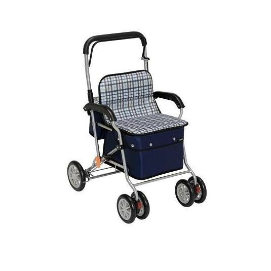 荷物がたっぷり収納できる、ベーシックなスタンダードタイプのシルバーカー。幅36cmの幅広座面でゆったり休憩できます。座面の下には、たっぷり収納できる大容量のバッグが付いているので、お買い物にも便利です。押し手側にもバッグが付いているので出し入れが簡単です。サイズ組立時:幅480×奥行640×高さ850〜910mm、折り畳み時:幅480×奥行220×高さ825m、座面寸法:幅360×奥行270mm、座面高さ: 460mm個装サイズ：56.6×32.8×22.3cm重量約5.0kg個装重量：8100g素材・材質本体:アルミニウム合金座面・バッグ:ポリエステル仕様バッグ寸法:(前)幅310×奥行320×高さ220mm、(後)幅310×奥行140×高さ190mm押し手高さ:850〜910mm(3ポジション)最大使用者体重:100kg前バッグの積載荷重:15kg後バッグの積載荷重:3kg生産国中国fk094igrjs