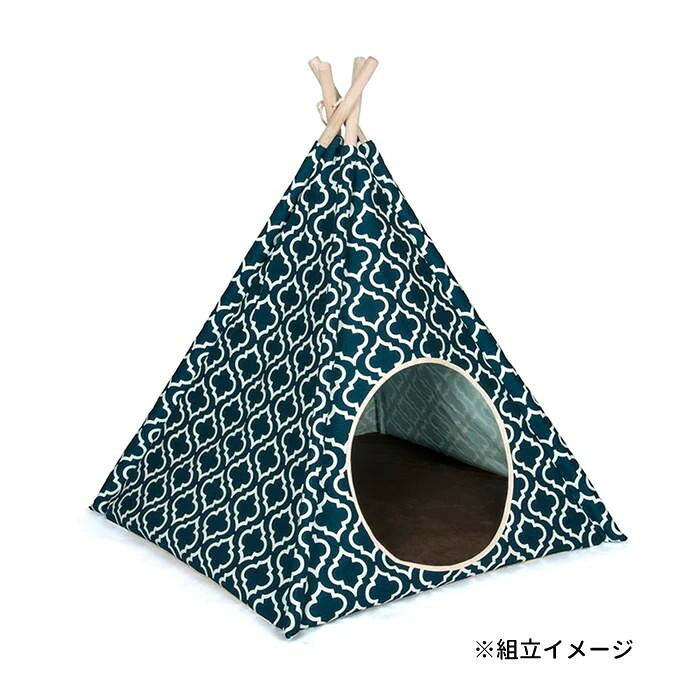 ベッドで使用する高品質ナチュラルコットンキャンバスとパイン材のポールで構成されたおしゃれな室内用テント。囲われた空間は犬猫のリラックス空間となることでしょう。【商品説明】・大きめのティピーテントですので、体重5kg程度の犬猫であれば2匹同時に入れるだけの空間です。【お手入れ】※生地は取り外して洗濯機で丸洗いが可能です。※デリケートな商品のため、洗濯ネットをご使用になることをお勧めします。※お洗濯後は直射日光を避け、しっかりと乾燥させてください。【注意事項】※本製品はペット用製品です。本来の用途以外には使用しないでください。※誤飲やいたずらを防ぐため飼い主様の目の届く場所で使用し、壊れかけた場合は直ちに使用を中止し新しいものに交換してください。※飲み込んでも害のない素材を使用していますが、万一誤飲した時は獣医師に相談してください。※幼児やペットの手の届かない場所に保管してください。サイズ縦63×横63×高さ74cm個装サイズ：84.6×23.1×14.2cm重量1060g個装重量：1474g素材・材質コットンポリエステルパイン材生産国中国fk094igrjs