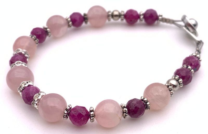 天然石マダガスカル産ディープローズクォーツ&ルビーカットのブレスレット