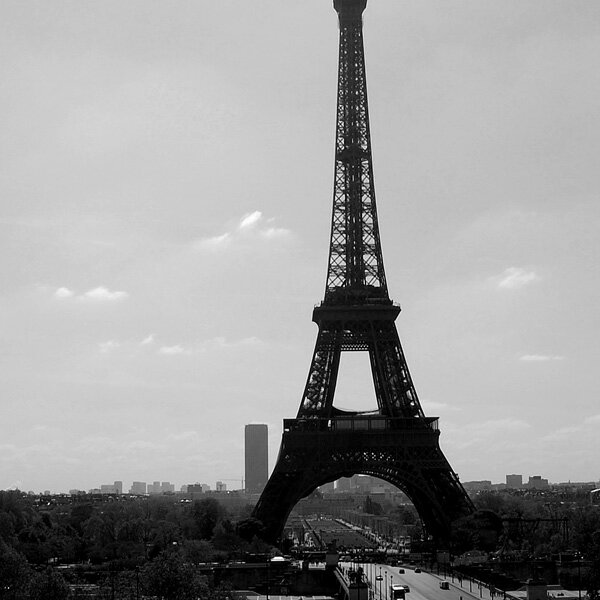 送料無料 一部地域を除く 当店人気の海外モノクロ風景の4枚セットは様々なテイストの壁掛けインテリアとして対応できるおしゃれなアートパネルです 壁掛けセット 4枚 フランス パリ 街並み 風景 正方形 モノクロ 飾り モダン おしゃれ 黒 額縁 絵画 写真 ポスター 額付