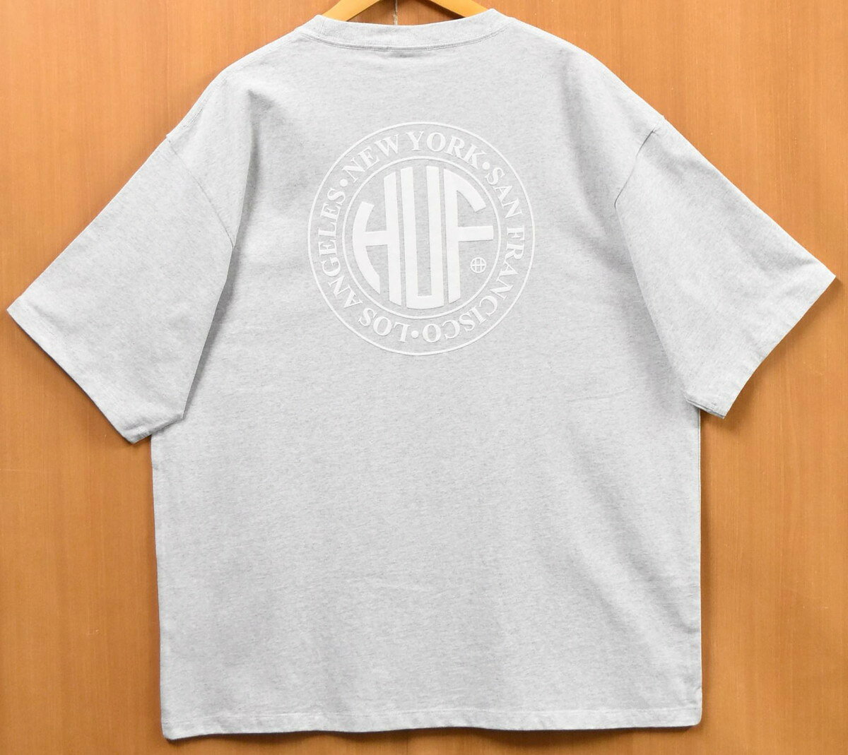 U-Neck - 【未使用品】【展示試着品】【ビッグサイズ】HUF ハフ 半袖Tシャツ ヘザーグレー×ホワイト ロゴ プリント メンズXL【新品】▼