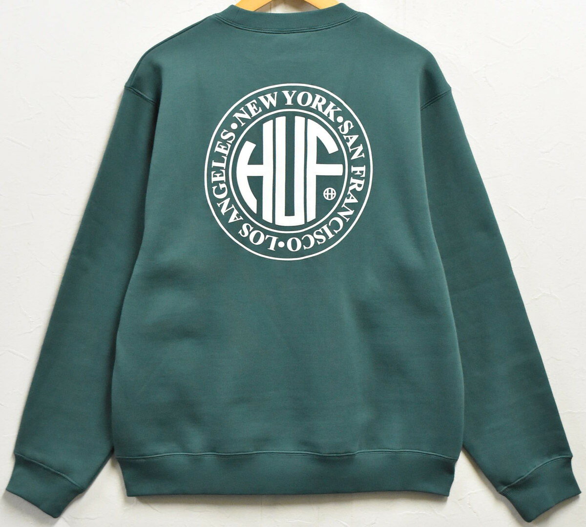 【未使用品】【展示試着品】HUF ハフ 長袖 プルオーバースウェット ロゴプリント 裏起毛 パイングリーン メンズM【新品】▼