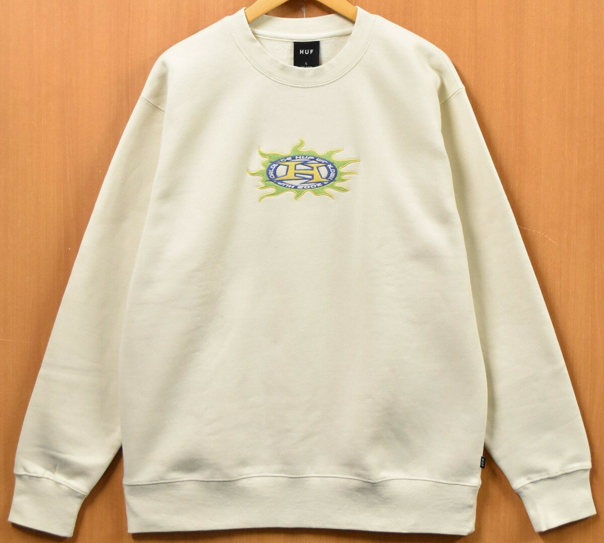 【未使用品】【展示試着品】HUF ハフ 長袖 プルオーバースウェット ロゴ刺繍 裏起毛 アイボリー系 メンズL【新品】▼
