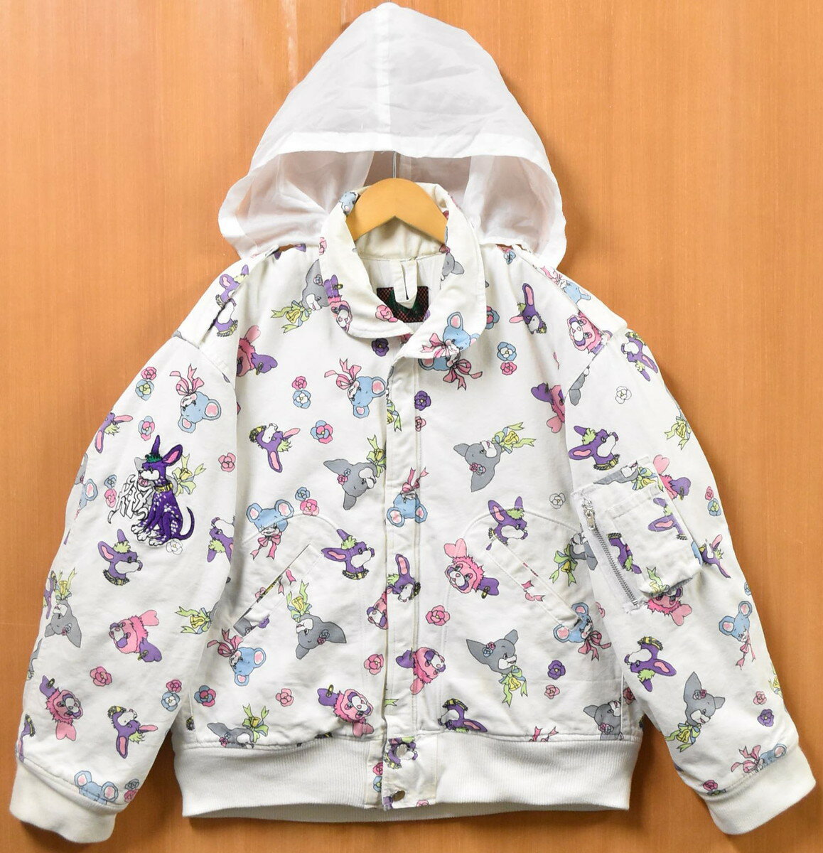 Rakuten - 古今東西 KTZ 初期コレクション ポップルズ 中綿入りジャケット コットンジャケット ブルゾン ジャンバー ホワイト 総柄 メンズS【中古】■