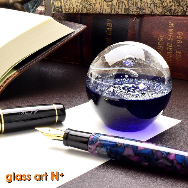  ガラス 置物 宇宙ガラス glass art N＋（グラスアートエヌプラス）宇宙玉 ガラスペーパーウェイト（NO.1イメージ）