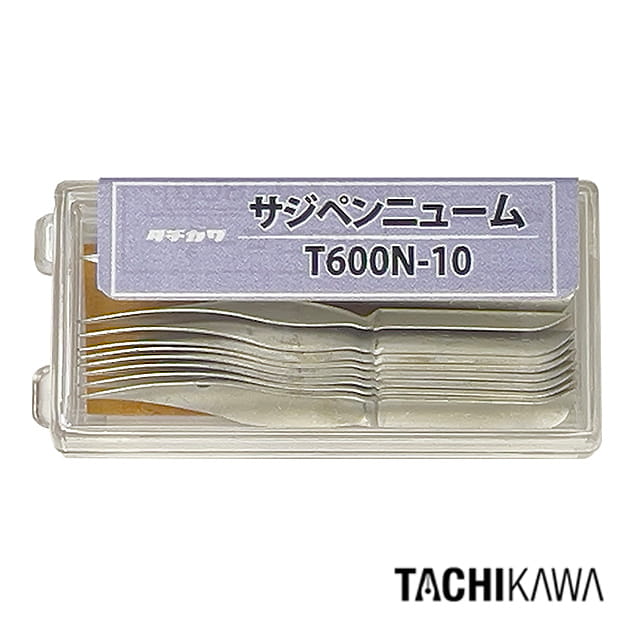 ご確認ください 配送 ・こちらの商品は、3点までであればメール便をご利用いただくことが可能です。 商品名 タチカワ ペン先 さじペン 600ニューム 10本入り T600N10 商品説明 均一の太めの線が描け、若干の線の強弱がつけることができるペン先です。曲線に強く扱いやすい、タチカワのさじペンです。 仕様 ・線の強弱※：中～中太 ※「線の強弱」とは、ペン先の角度や筆圧加減によって、太い線、細い線が描けることを指します。 ・ペン先の硬さ：やややわらかめ ・10本入り 注意事項 ・商品パッケージなどは、メーカー都合により予告なく仕様変更となる場合がございます。 おすすめ 商品 ・ペンハウスオリジナル ギフトバッグ ・Pent〈ペント〉ステーショナリークリーナー 関連商品 ・Pent〈ペント〉 1本挿しペンシース ペンテクター ・Pent〈ペント〉 by 大和出版印刷 パピルス メモパッド A7 5mm方眼 ・タチカワ つけペン先 インクリムーバー TIR ・大西製作所 特別生産品 ペンハウス仕様 数量限定 キャップ付きペン軸 コルト 8カラー ※掲載商品の色につきましては、ご覧になるモニターの機種、OSとその設定の違い、また、撮影・画像加工等の事情により再現性を保証するものではございませんのであらかじめご了承ください。 ※当サイトに掲載されている画像および文言の無断転載、使用を禁止いたします。 ◯各種記念品にお薦め！ ギフト プレゼント 贈り物 お祝い 高級 人気 おすすめ ブランド 誕生日 記念 結婚 定年 還暦 内祝い 就職 転勤 栄転 昇進 送別 退職 入学 卒業 クリスマス 新生活 母の日 父の日 敬老の日 上司 部下 夫 妻 父 母 彼氏 彼女 男性 女性 友 おしゃれ かっこいい 筆記具 文房具 ペンハウス関連商品はこちら タチカワ ペン先 さじペン 600クローム 440円 タチカワ ペン先 Gペン 10本入り T3-1,430円 即日発送 タチカワ Gペン コミックペン 3440円 タチカワ ペン先 丸ペンソフト 100本入り24,750円 ペン先 タチカワ 日本字ペン 3本入り T4440円 タチカワ 限定パッケージ Gペン 特上品 117,050円 タチカワ プレミアムペン先シート PPS 立2,640円 即日発送 タチカワ つけペン プレミアムセッ20,900円 ゼブラ ペン先 Gペン 100本入り PG-11,000円新着商品はこちら2026/8/26木軸ペン工房KIKI 魅せるペンスタンド 木群4,400円～2026/8/26木軸ペン工房KIKI 魅せるペンスタンド 木群4,400円～2026/8/21 ゼブラ ボールペン スタイラスツーウェイ 016,500円再販商品はこちら2026/8/26 モレスキン ラージサイズ ヴォラン ジャーナ2,530円2026/8/26 モレスキン ノンペーパー ライティングコレク2,200円2026/8/25 パラグラス ガラスペン animal gla22,000円2026/08/26 更新 タチカワ ペン先 さじペン 600ニューム 10本入り T600N10 　 　 ペン軸はこちらがおすすめ！ 出先でも楽しむことができる、旅するつけペン「コルト」 　 【当店休業日の「即日発送」ご注文について】 土・日・祝祭日は当店休業日となります。その間にいただいた「即日発送」のご注文につきましては、営業が再開した日の翌日のお届けとなります。また年末年始や、ゴールデンウィークなど長期休業日の場合は、営業が再開した日の翌々日のお届けとなります。 正月・夏季休暇など特定の長期休業日につきましては、ホームページにてご案内いたします。 営業日カレンダー（※赤字が休業日です）⇒