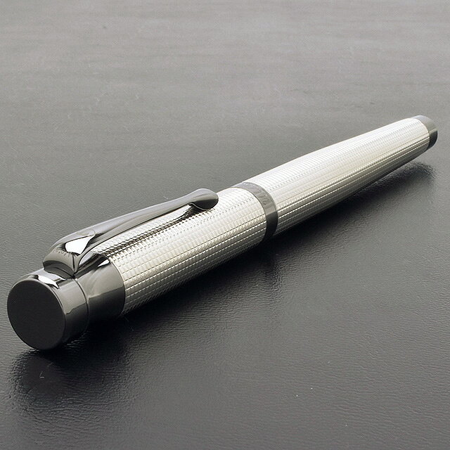 Foto de Tango Ruteniumu Fountain Pen
