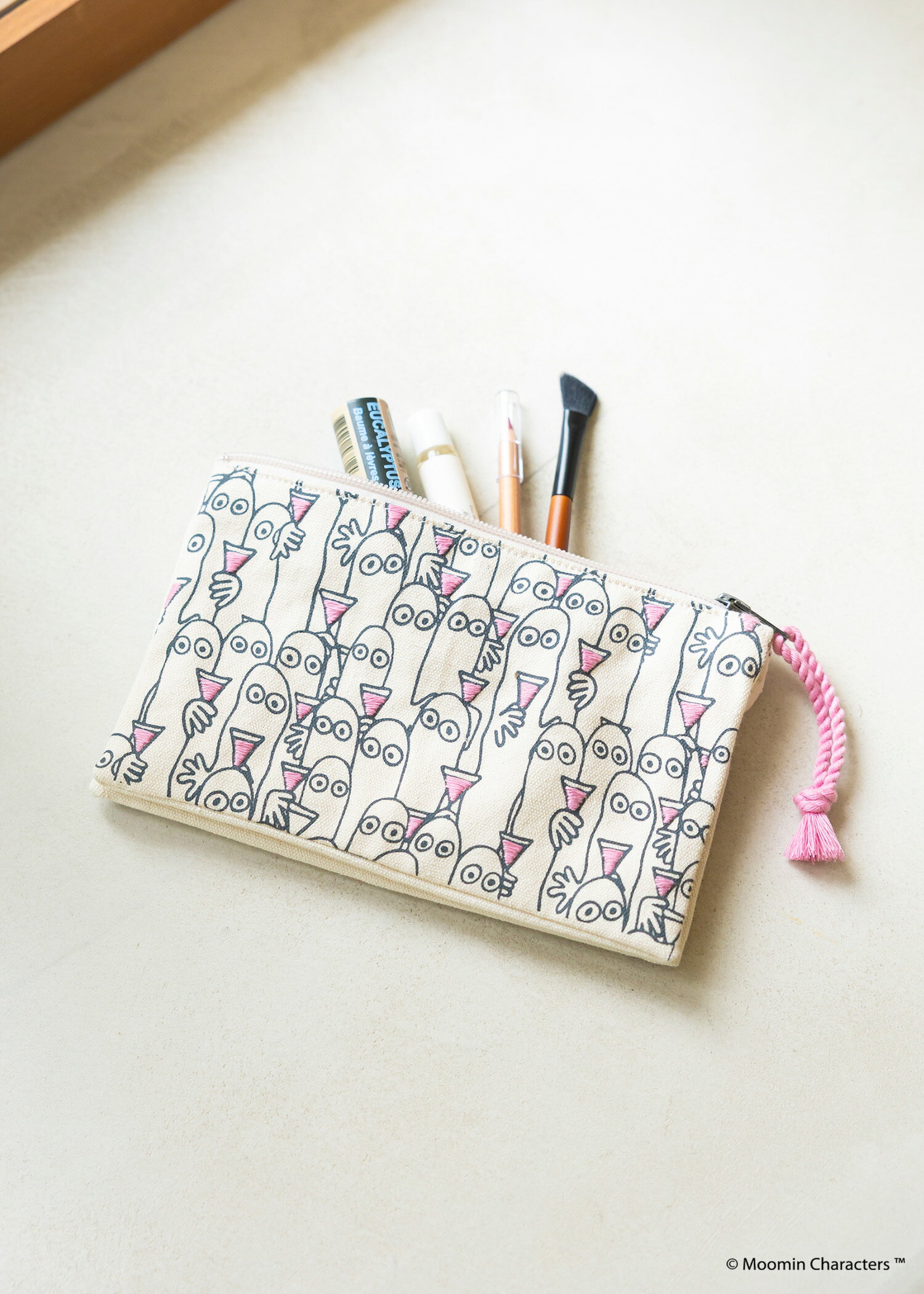 【ピープルツリー 公式】【people tree】ムーミン プリント＆手刺繍ポーチ【フェアトレード】【PeopleTree】【エシカル】【ムーミン】【MOOMIN】SDGs　ムーミン　ミイ　リトルミイ　ミー　リトルミィ　ミィ　ニョロニョロ