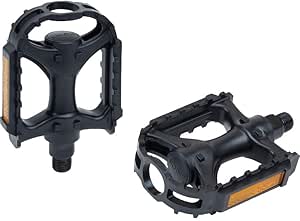 SP-875 Pedal SP-875 ペダル 交換・補修用に最適なベーシックタイプのプラットフォームペダルです。軽量で耐久性のあるPP樹脂製ボディに、摩耗に強く滑らかな回転が持続するDUベアリングを採用。アクスルには耐摩耗性に優れたボロン鋼を使用し、日常使いに十分な強度を確保しています。MTBや一般車にも対応。リフレクターも標準装備され、安全性にも配慮された実用モデルです。コストを抑えつつ性能を確保した、補修・交換にぴったりの一品です。 ● PP ボディ ● ボール ベアリング ● ボロン 9/16″ アクスル ● リフレクター付 ● L85 x W107 x H27mm ● 295g ／ペア注文が出来る商品は在庫がございます。 送料は全て込みの価格となっております。 amazon倉庫を利用して発送を行っております。 注文から発送まで自動で行っております。 注文から発送まで通常1〜2日以内の発送になります。 大型の場合は3日以上かかる場合もございます。 繁忙期は1週間以上かかることもございますことご理解お願いします。 配送の際に航空便の使用が出来ない商品もございます。 そう言った商品は通常よりも配達まで時間がかかります。 北海道、沖縄、離島へ配送する場合は通常よりも4〜10日程度余分に時間がかかります。 天候等により前後する場合もあります。 送料は全て込みの価格となっております。 稀にシステムエラーににより在庫が無いのにある表示をしてしまいます。その際はすみませんがキャンセルにて対応をさせて頂きます。 最近はほとんどシステムエラーもございません。 掲載商品の仕様、ロゴ等のデザインは改良のため、変更される場合がございます。 画像はイメージであり参考用になります。 商品タイトルと違うサイズの画像が使用されている場合がございます。 商品のカラーはディスプレイの種類等により、実物と異なって見える場合がございます。 掲載商品の仕様、ロゴ等のデザインは改良のため、変更される場合がある事をご了承ください。 "actual size may vary or actual color may vary" 当ホームページに掲載されている販売価格及び商品情報につきましては、細心の注意を払って登録しておりますが、万一記載事項にミスがあった場合は正しい情報に訂正をさせて頂きます。 返品をご希望の方はご相談ください。