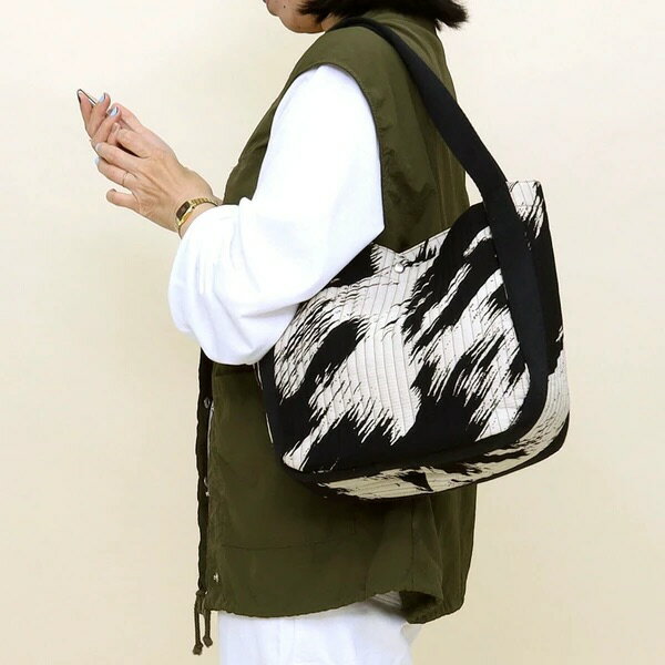 新作 COOCO クーコ ペイント柄キルトトートバッグ A4収納可能 通勤 通学 おしゃれ 誕生日 記念 プレゼント ギフト 送料無料(4)