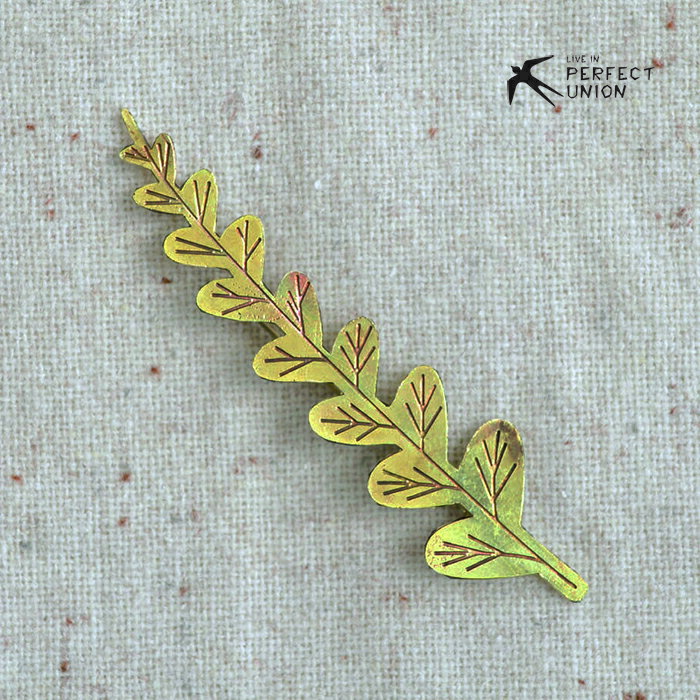 商品情報素材/材質真鍮サイズ/寸法約25x100mm商品説明手作りの真鍮のブローチです。※ご使用のモニター等の環境により、実際の商品と色味や質感が若干異なる場合がございます。※ハンドメイドのため、デザインやサイズが若干異なる場合がございます...