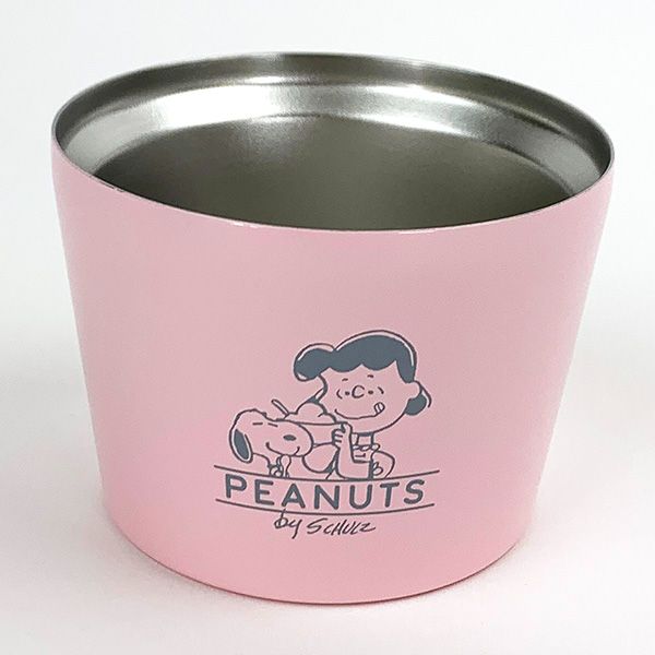 商品名に「取寄品」「受注生産」「予約品」と表記されている商品は、＜キャンセル＞をお受けできません詳しくは「こちら」 スヌーピーからアイスクリームカップが登場です。アイスクリームを入れても、カップごと入れてもOK！容量：160ml サイズ 7.7cm×5.6cm×5.6cm 素材 ステンレス 備考 (C)Peanuts Worldwide LLC www.snoopy.co.jpJAN：4981181766939 ※メーカー希望小売価格はメーカーカタログに基づいて掲載しています。スヌーピー アイスクリーム カップ ピンク 保冷 保温 ランチ キッチン