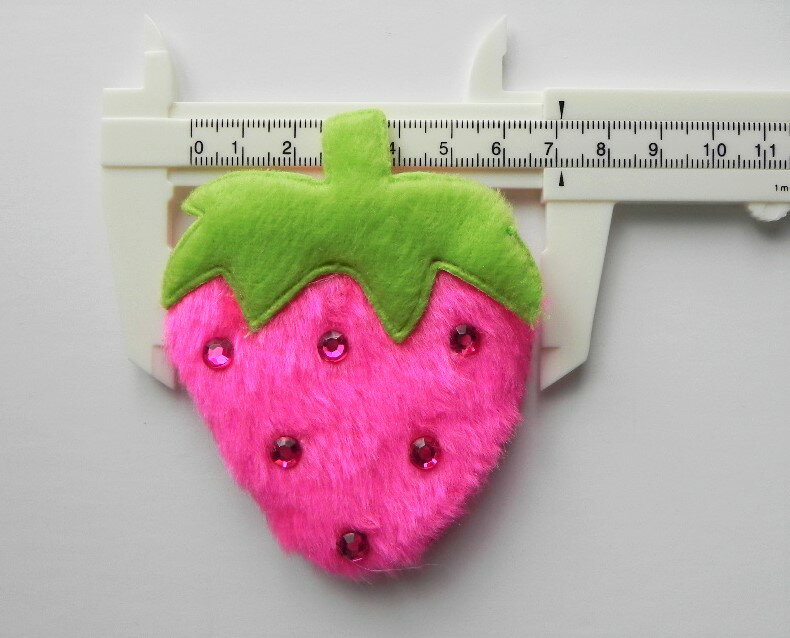 ☆　アップリケ　ふわふわ　☆　中綿パーツ　☆BIGいちご　2個　ハンドメイド　手作り　大きめサイズのいちご♪