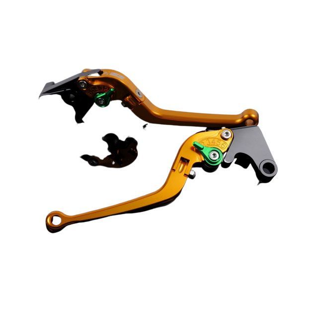 ●メーカー名：SPEEDRA(スピードラ)●商品名：アルミビレットアジャストレバーセット スタンダード可倒式（レバー本体：ゴールド）●アジャスター グリーン・アジャスター：ブルーはこちら・アジャスター：ブラックはこちら・アジャスター：ゴールドはこちら・アジャスター：レッドはこちら・アジャスター：シルバーはこちら・アジャスター：チタンはこちら●メーカー品番：YA0407125-GN●JANコード：4589995266128ブランド名が「SSK」から「SPEEDRA」へ変更となっております。ブランド名変更に伴い製品は順次、変更品へ切り替わる予定ですが、在庫状況により、しばらくの間は、現行品と変更品が混在するかと存じますが、ご理解、ご了承いただきますようお願い申し上げます。商品の保証は、メーカー保証書の内容に準じます。カラーレバー本体：ゴールド備考■レバー長さ：約172mm■高強度アルミニウム合金素材6061を精密加工したレバー本体にアルマイト処理を行うことにより高級感を与え、高精度を実現しました。■純正マスターシリンダー、クラッチレバーホルダーに装着できます。■握りやすい形状により操作に必要な力を低減。■レバーが可倒式になっておりますので転倒等の衝撃によるダメージを最小限に抑えます。■レバーが可倒式になっておりますので転倒等の衝撃によるダメージを最小限に抑えます。■6段階アジャスターにより最大約28mmまで調整が可能となっており、好みのレバー位置にセッティング可能ですので手の小さな女性でも快適な操作性を確保出来ます。■商品を発送する際に補修部品のリストを同梱させていただいておりますので、破損や日焼け等があった場合の部品単位での販売も可能となっております。ご注意※取り付け車種により純正レバーに付属する部品をご使用いただく場合がございます。※レバー交換後は必ず異常が無いか確認を行ってください。※この商品は予告なしに価格や仕様を変更する場合がございます。写真注意※画像はイメージです。取付ブラケットの形状は実物と異なる場合があります。※モニターの環境等の理由により画像の色と実物の色が若干異なって見える場合がございます。※掲載画像はイメージです。実際の商品とは色味や仕様が異なる場合がございます。メーカー車種年式型式・フレームNo.その他ヤマハYZF-R62017〜※商品掲載時の適合情報です。年式が新しい車両については、必ずメーカーサイトにて適合をご確認ください。