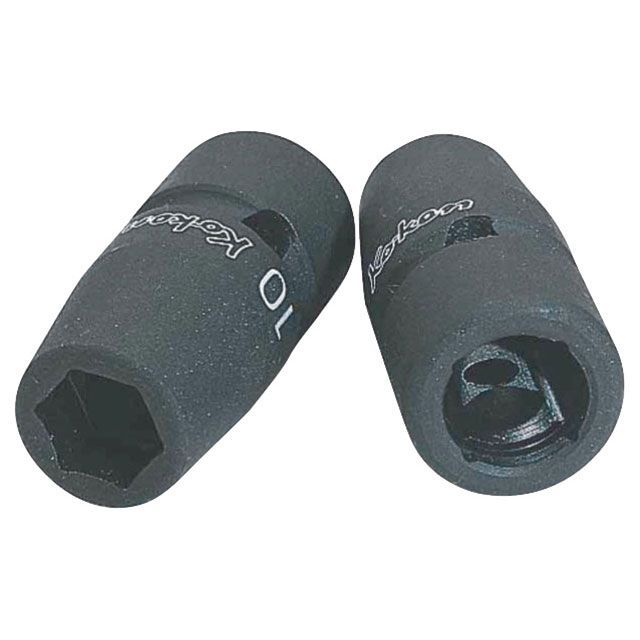 ●メーカー名：コーケン / Ko-ken●商品名：NV13400-15 3/8SQ 防振6角ソケット 15mm●メーカー品番：NV13400-15●JANコード：4991644325962商品の保証は、メーカー保証書の内容に準じます。差込角（”SQ）：3/8適応アンビル直径（mm）：12最小アンビル長（mm）：10サイズ（mm）：15ソケット部外径（D1：mm）：22差込部外径（D2：mm）：22ボルト接触部内面奥行（H：mm）：11全長（L：mm）：43重量（g）：81対応Cリング：C32対応ピン・Oリング：A32・B32防振ソケットは、その深くなった駆動部により動力工具とエクステンションバー、ソケットとの接続のガタツキを軽減します駆動部内部のOリングにより動力工具のアンビルにしっかりとフィットし、トルクを確実に伝え、更にはレンチや作業者に振動が伝わることを防ぎます自動締付けを繰り返し行う多軸ナットランナー等でも精度の高いはめ合わせ、締付けが実現可能です※掲載画像はイメージです。実際の商品とは色味や仕様が異なる場合がございます。