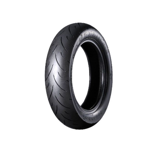 ●メーカー名：マキシス / MAXXIS●商品名：MA-R1 110/70-12 47L TL●メーカー品番：16901000●JANコード：4717784502649商品の保証は、メーカー保証書の内容に準じます。●仕様タイヤサイズ：110/70-12 47L TL外径（インチ）：18.1総幅（インチ）：4.3標準リム：3.00x12●備考特殊なレーシングコンパウンドを採用スポーツ走行に適したパターンにより最適なトラクションと安定性を提供ストレートやコーナリングではハイレベルなグリップを発揮シャープな溝が素早く水を分散させ路面との接地面を確保します。●ご注意※リアに使用の際はローテーションを逆にして装着して下さい。※ドライ時のグリップ性能を最優先に設計されています。※雨天時走行は十分にご注意ください。●写真注意※画像はイメージです。メーカー車種年式型式・フレームNo.その他汎用※商品掲載時の適合情報です。年式が新しい車両については、必ずメーカーサイトにて適合をご確認ください。