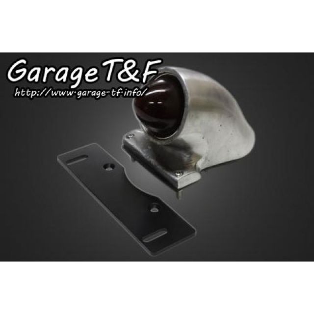 ●メーカー名：ガレージT&F / T&F(ガレージティーアンドエフ)●商品名：ビンテージスパルトテールランプ●カラー ポリッシュ●メーカー品番：・TL84商品の保証は、メーカー保証書の内容に準じます。材質レンズ：ガラス製 ナンバープレート取り付けステー：スチール製ブラック仕上げ仕様バルブ：12V23/8W備考レンズの固定方法はクリップ式となります。ビンテージスパルトテールランプは「鋳物」製法（砂型）で作られている商品です。製品1つ1つが違う顔を持ち独特のビンテージ感がございます。ハイテクマシーンでは作りえることが出来ない昔ながらのテールランプです。ご注意※ビンテージスパルトテールランプは、製品1つ1つにバラツキが有り、砂型特有の巣穴などございます。※砂型商品と言うことをご理解の上、お買い求め下さい。（しかしながら、アンティーク感は抜群にございます！）※真鍮は、重量がございますのでご注意下さい。※こちらのテールランプは汎用品となりますので、取り付けする際にはフェンダーに穴あけなどの加工が必要となる場合があります。※掲載画像はイメージです。実際の商品とは色味や仕様が異なる場合がございます。メーカー車種年式型式・フレームNo.その他汎用※商品掲載時の適合情報です。年式が新しい車両については、必ずメーカーサイトにて適合をご確認ください。
