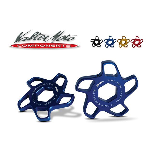 ●メーカー名：バルターモトコンポーネンツ / Valter Moto components●商品名：フォークアジャスター●カラー：ブルー・カラー：ブラックはこちら・カラー：ゴールドはこちら・カラー：レッドはこちら●メーカー品番：VMC-GRFX01商品の保証は、メーカー保証書の内容に準じます。●材質アルミ（CNC削りだし）●セット内容左右2点セット、六角レンチ●備考カラーバリエーション4色（ブラック、ブルー、ゴールド、レッド）CNC削り出しでの繊細なつくりに、アルマイト加工とレーザー加工での美しい仕上がりとなっています。こちらの商品はフロントフォークのプリロード調整を工具などを使用せず調節することが出来ます。●詳細【バルターモト・コンポーネンツについて】製品の100％をイタリアで生産するレーシングメーカーバルターモトコンポーネンツ。MotoGP、SBKのトップチームへのパーツ供給をはじめ、常に世界の最前線で活躍しているプレミアムブランドです。国内4メーカー、およびドゥカティ、アプリリア、MVアグスタ、トライアンフ、BMW、などの数多くのスポーツバイク向けにハイエンドな機能パーツをラインナップしています。●写真注意※画像はイメージです。メーカー車種年式型式・フレームNo.その他スズキB-KING2008-2011トライアンフDAYTONA6752006-2009 / 2010-2014ヤマハFZ12006-2014スズキGSR7502011-2014スズキGSX-R10002001-2002 / 2003-2004 / 2005-2006 / 2007-2008ヤマハMT092013-2014トライアンフSTREET TRIPLE2010-2014ヤマハYZF-R11998-2003 / 2004-2006 / 2007-2008 / 2009-2014ヤマハYZF-R62005 / 2008-2014カワサキZ7502007-2012カワサキZX-10R2004-2005 / 2006-2007 / 2008-2010カワサキZX-6R2003-2004カワサキZZR14002006-2011※商品掲載時の適合情報です。年式が新しい車両については、必ずメーカーサイトにて適合をご確認ください。